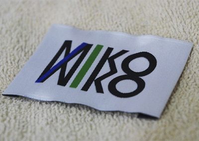 étiquette tissée Miko par Phenix Labels